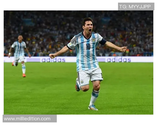 梅西足球传奇:独一无二的球场巨星与永恒的足坛巅峰 梅西足球传奇:独一无二的球场巨星与永恒的足坛巅峰