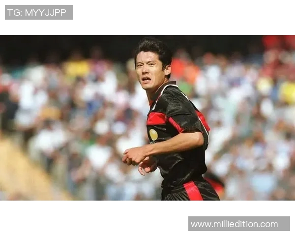 当昔日球星化身足球裁判赛场风采与判罚权威的全新融合